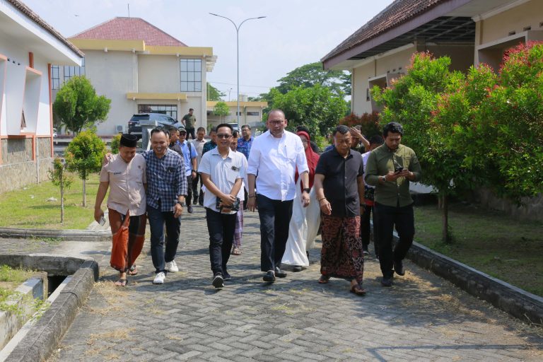 Kunjungi SR Ponorogo, Sekjend Kemensos,  Ajak Guru Mengajar dengan Menyenangkan