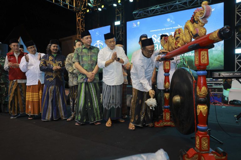 Lewat Santrivaganza, Charlie Van Houten Buat Perayaan Hari Santri di Ponorogo Makin Ngepop