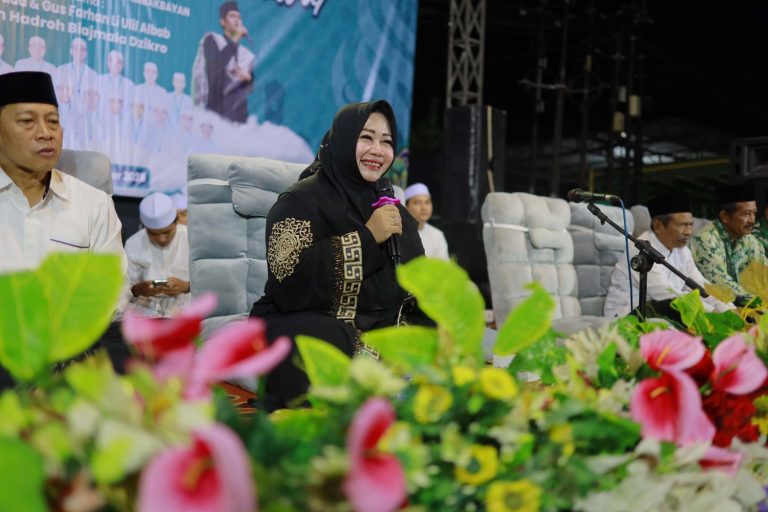 Semarak Maulid Nabi, Bunda Lisdyarita Bersholawat Bersama Warga Tambakbayan