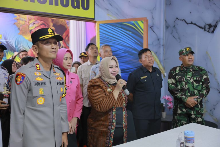 Bunda Lisdyarita Pastikan Pos Pengamanan Nataru 2026 di Ponorogo Siap 100 Persen