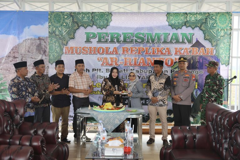 Satu Kilometer dari Tegalsari, ada Miniatur Ka’bah Lengkap dengan Pelataran Tawaf
