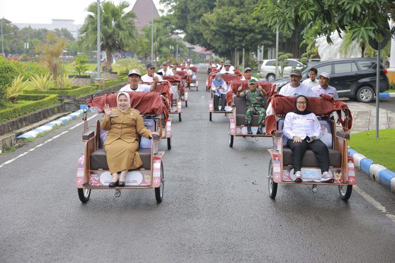 Hore! Penarik Becak Lansia Ponorogo Terima 200 Becak Listrik dari Presiden Prabowo 