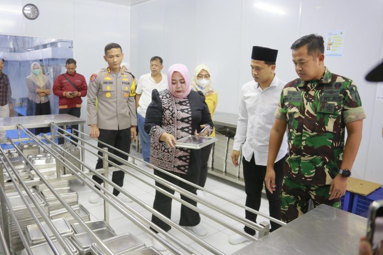 Keluhan Warga Ditindak, Bunda Lisdyarita Sidak Dapur MBG