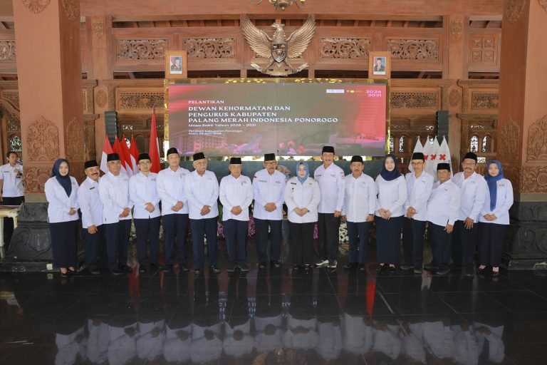 Disaksikan Bunda Lisdyarita, Luhur Karsanto Kembali Pimpin PMI Ponorogo