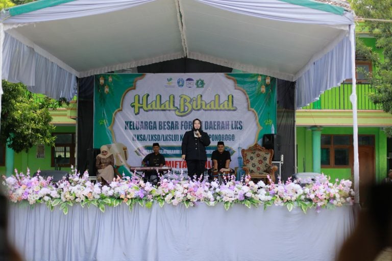 Hangatnya Syawal, Bunda Lisdyarita Halal-Bihalal Bersama Anak-anak LKS Ponorogo