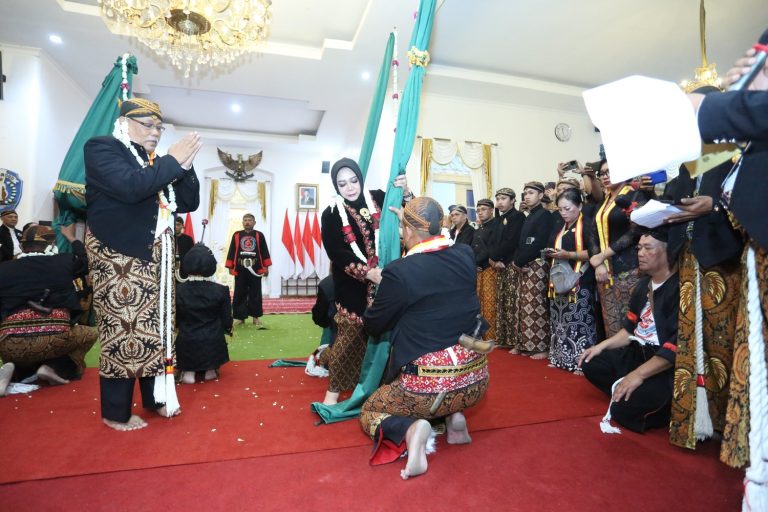 Satu Malam, Pusaka Agung Kabupaten Ponorogo Menginap di Kota Lama