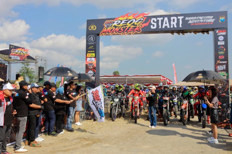 Meriah, Bunda Lisdyarita Berangkatkan Trail Bhayangkara Reog Monster