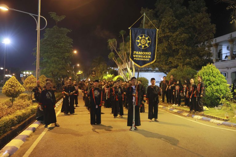 Laku Tirakatan Sambut 1 Suro