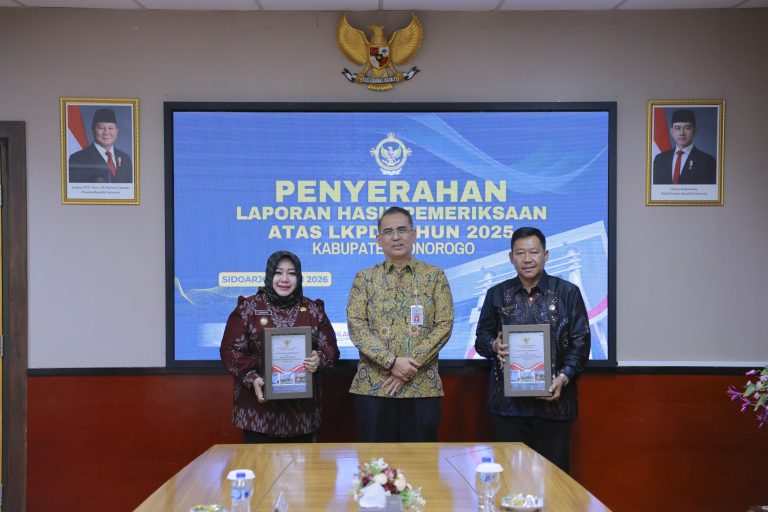 Bunda Lisdyarita Serahkan LKPD Unaudited 2025 kepada BPK Jatim